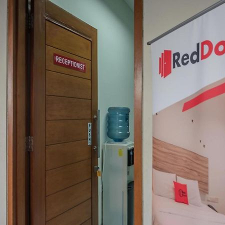 Reddoorz Plus Near Semanggi Джакарта Экстерьер фото
