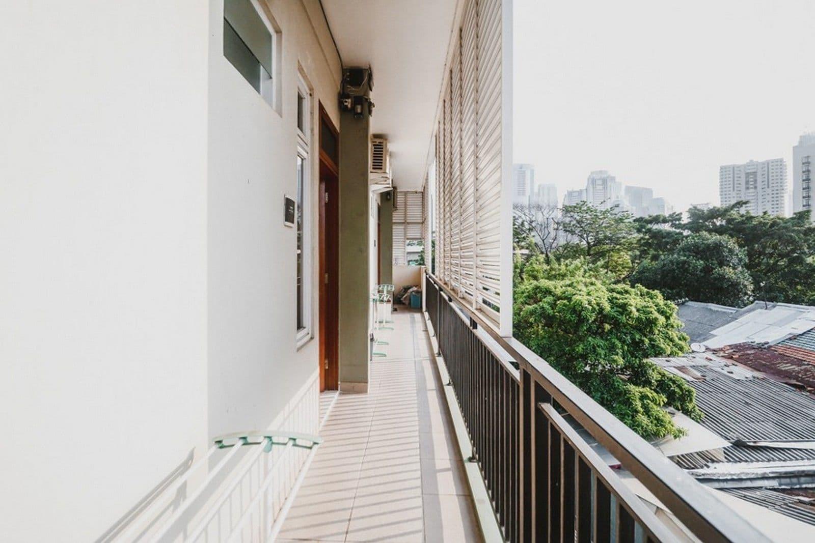 Reddoorz Plus Near Semanggi Джакарта Экстерьер фото