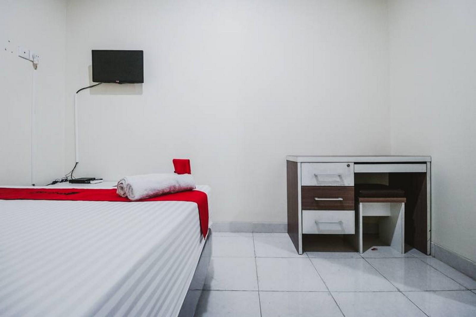 Reddoorz Plus Near Semanggi Джакарта Экстерьер фото