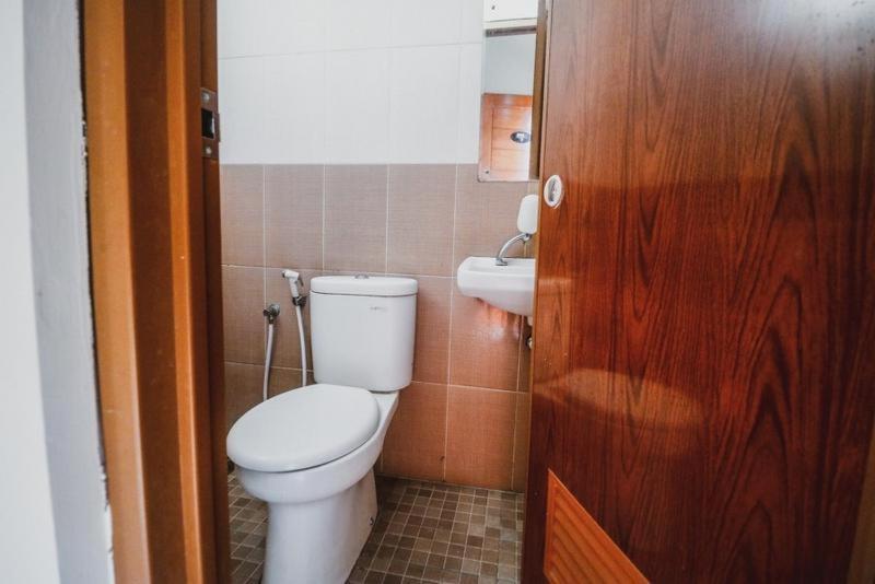 Reddoorz Plus Near Semanggi Джакарта Номер фото