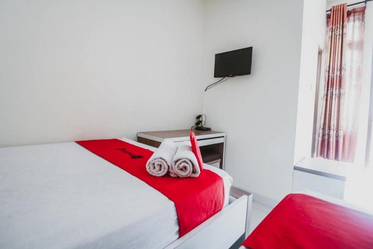 Reddoorz Plus Near Semanggi Джакарта Экстерьер фото