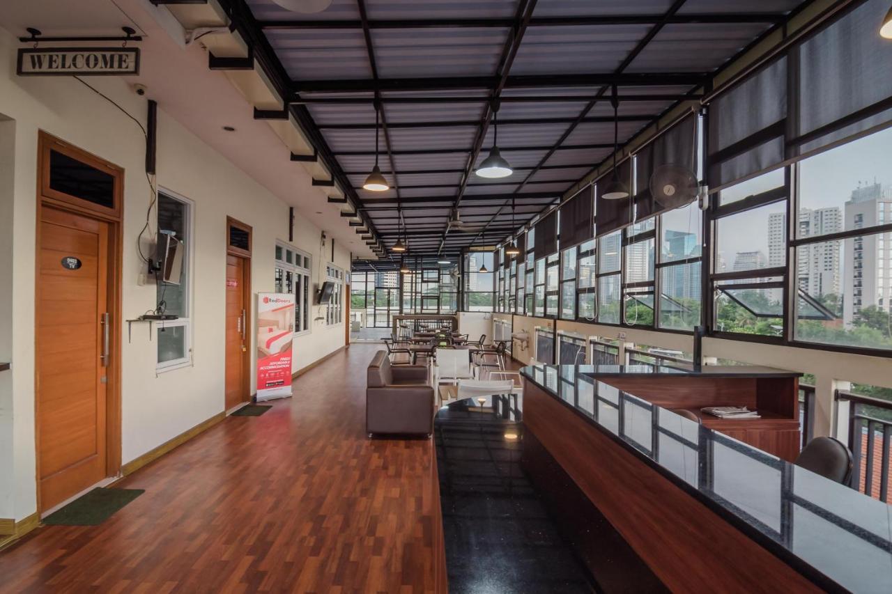 Reddoorz Plus Near Semanggi Джакарта Экстерьер фото