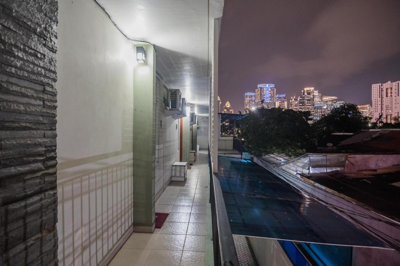 Reddoorz Plus Near Semanggi Джакарта Экстерьер фото