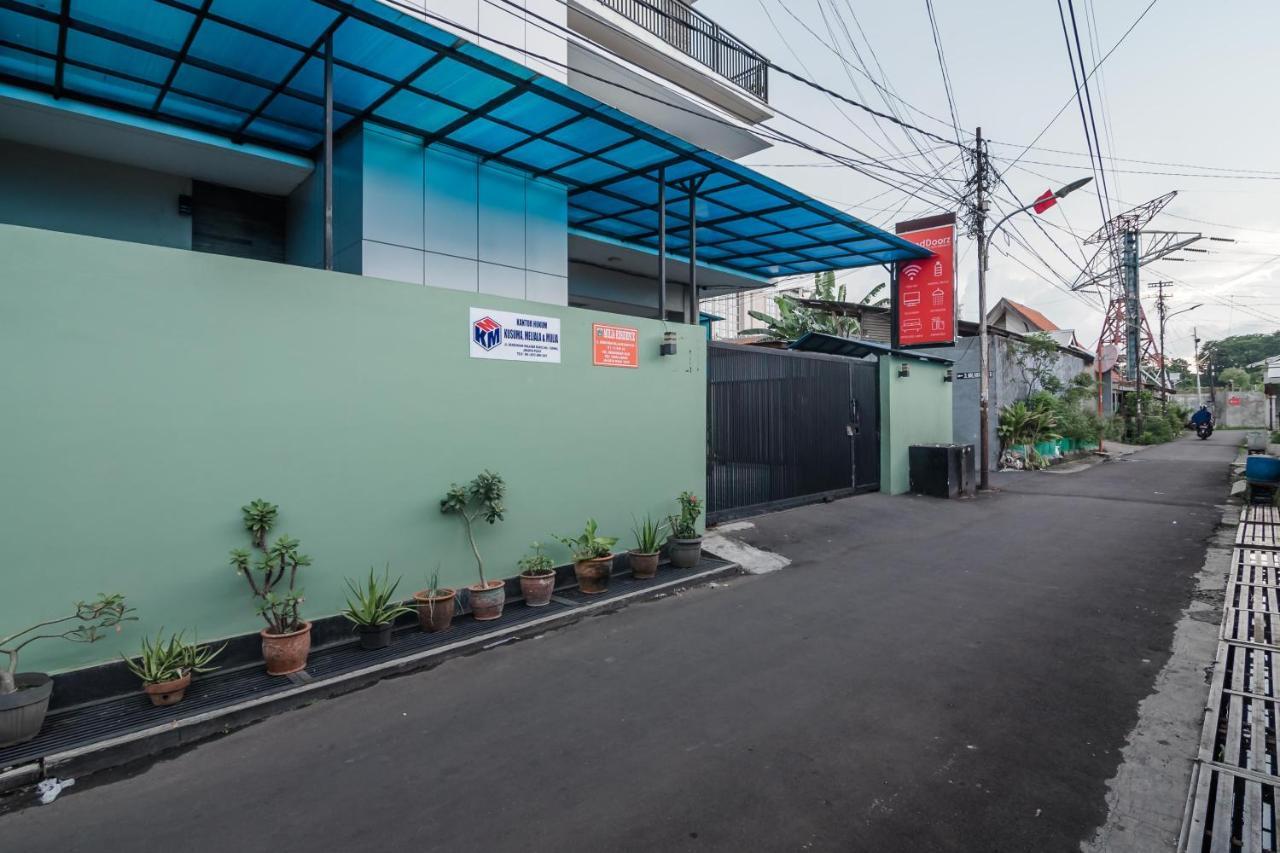 Reddoorz Plus Near Semanggi Джакарта Экстерьер фото