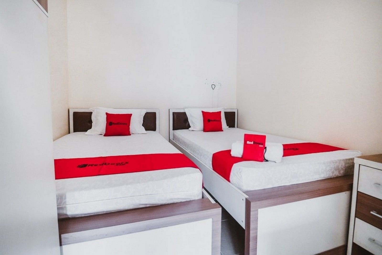 Reddoorz Plus Near Semanggi Джакарта Экстерьер фото