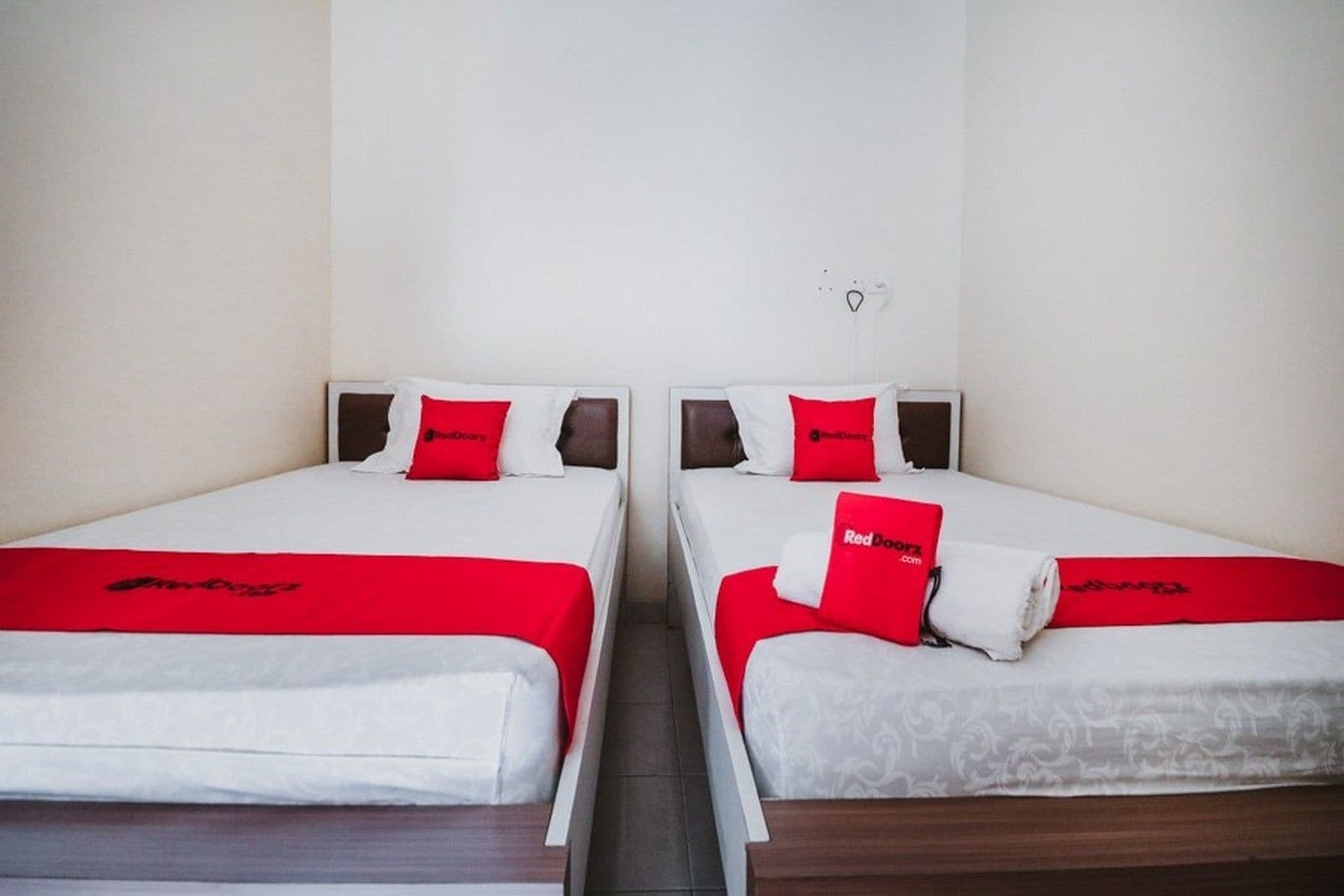 Reddoorz Plus Near Semanggi Джакарта Экстерьер фото